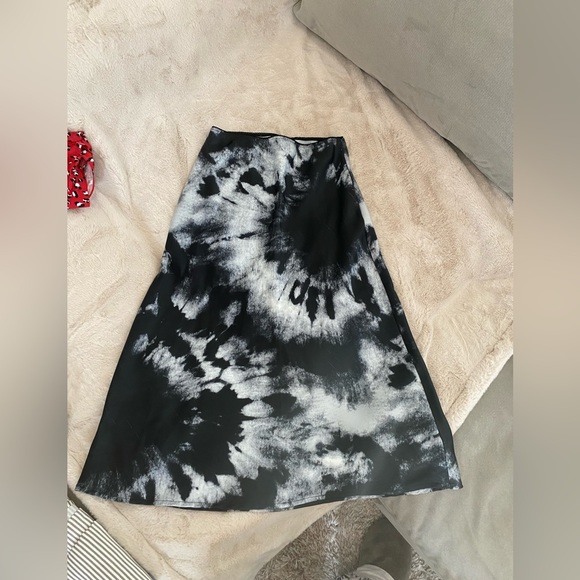 Satin slip skirt. Tie dyed , medium, black - Picture 2 of 4